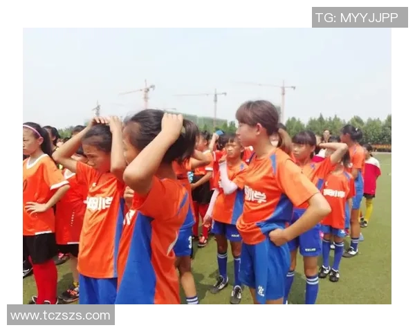 我的足球明星朋友带我走进绿茵场的精彩世界与梦想追逐之旅 我的足球明星朋友带我走进绿茵场的精彩世界与梦想追逐之旅