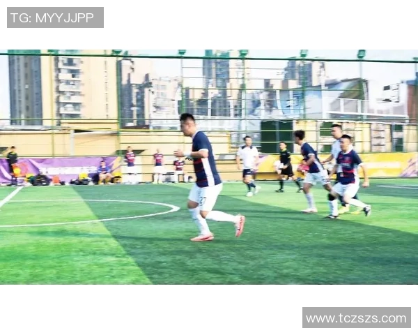 杭州足球队在城市联赛中以71分稳居榜首展现强劲实力 杭州足球队在城市联赛中以71分稳居榜首展现强劲实力